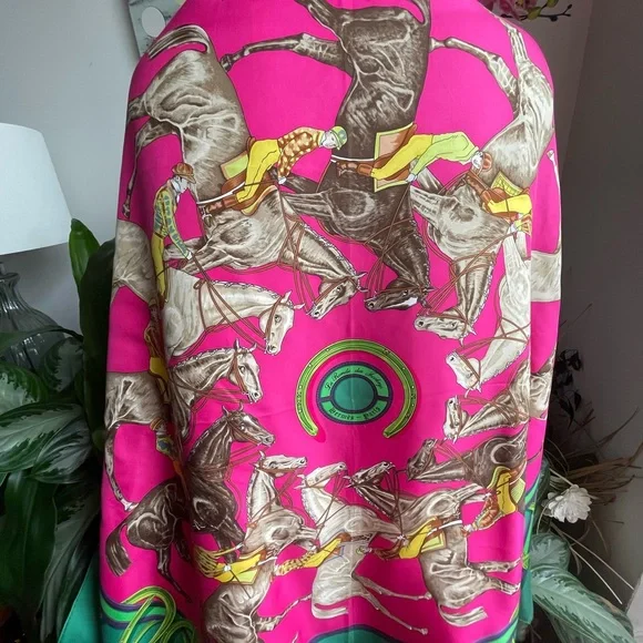 Hermès La Ronde Des Jockeys Silk Scarf. - Picture 2 of 16